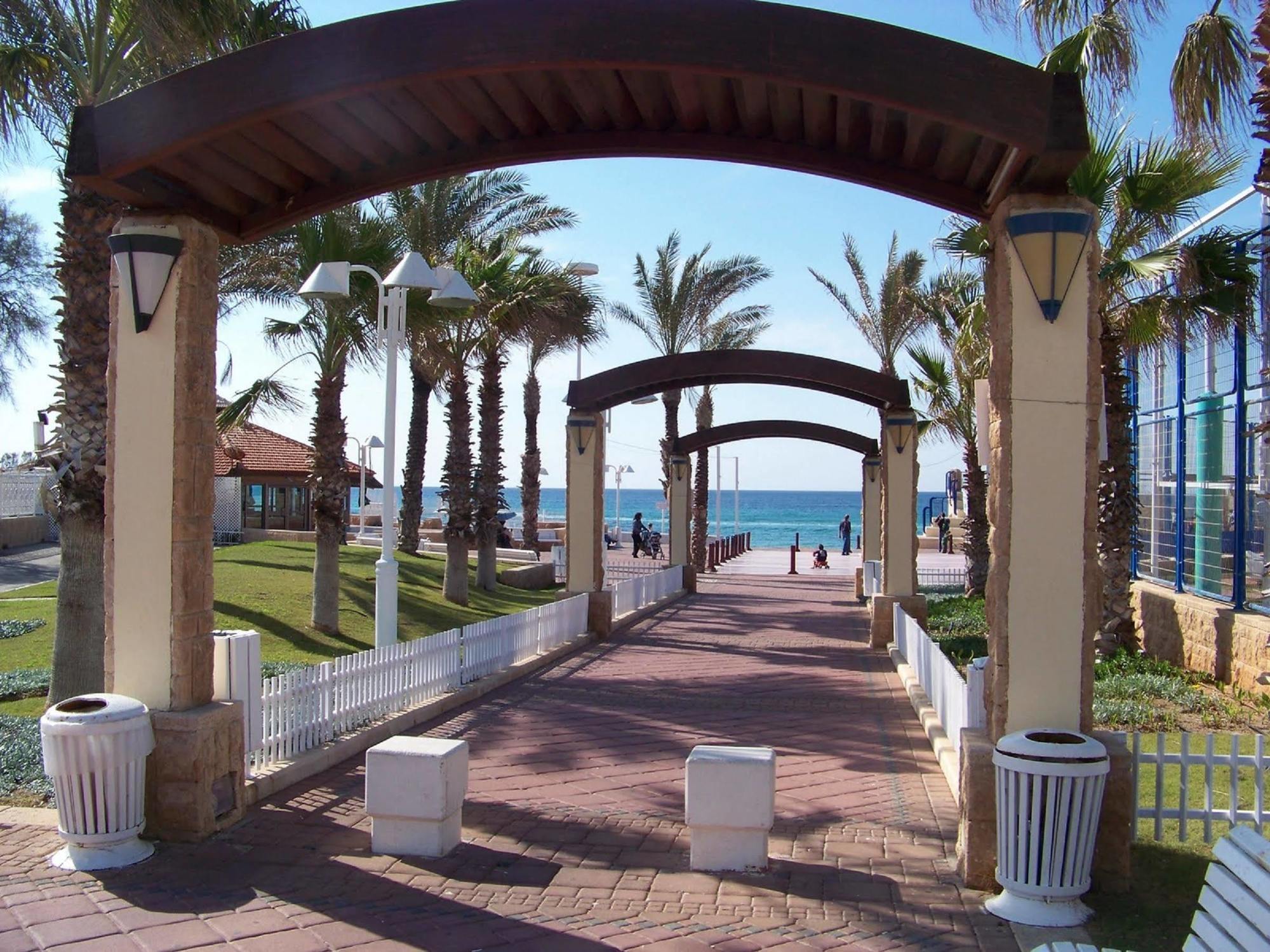 Ga'Aton Motel Nahariya Exterior photo